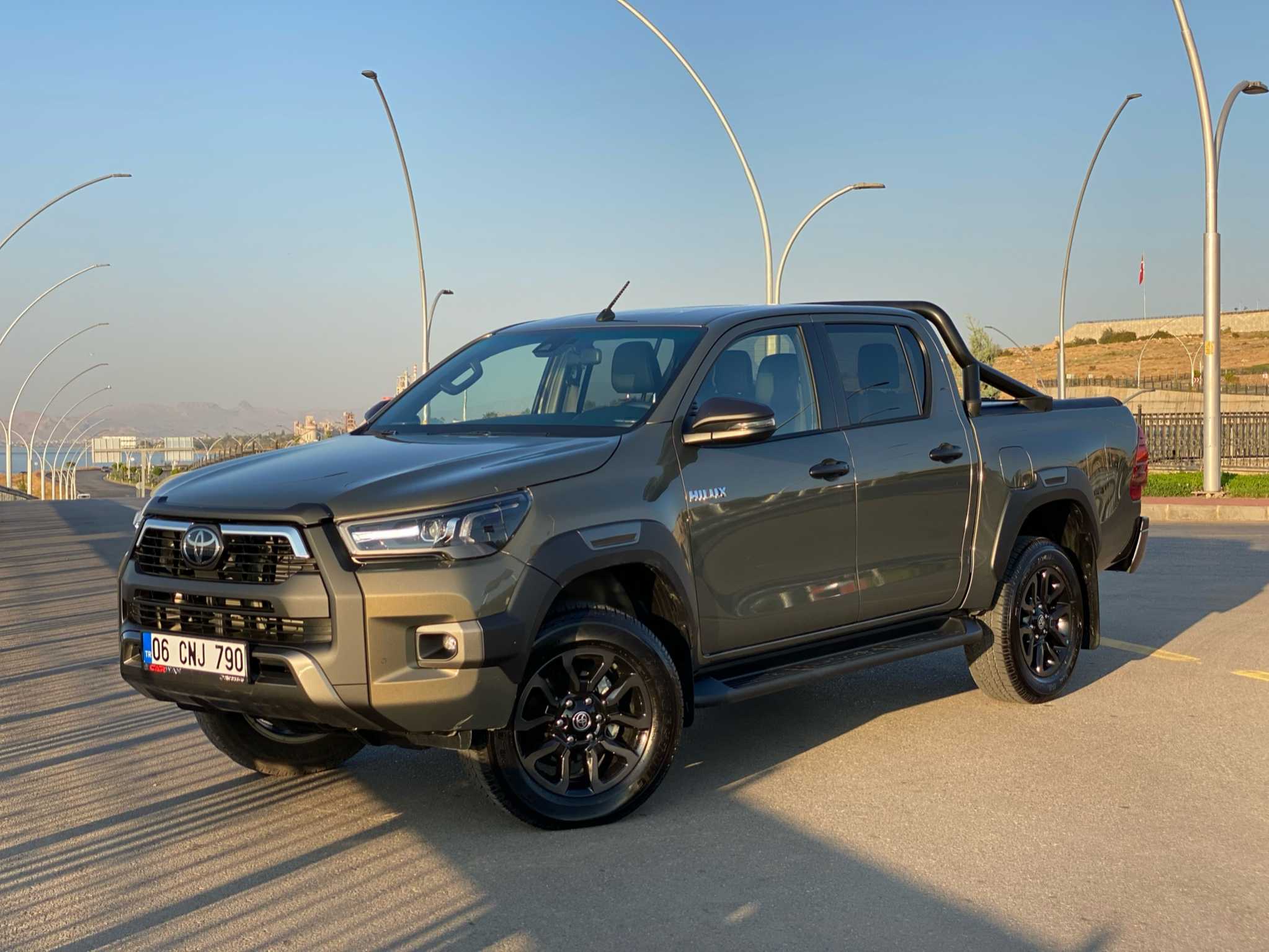 TOYOTA INVINCIBLE 2.4 4X4 