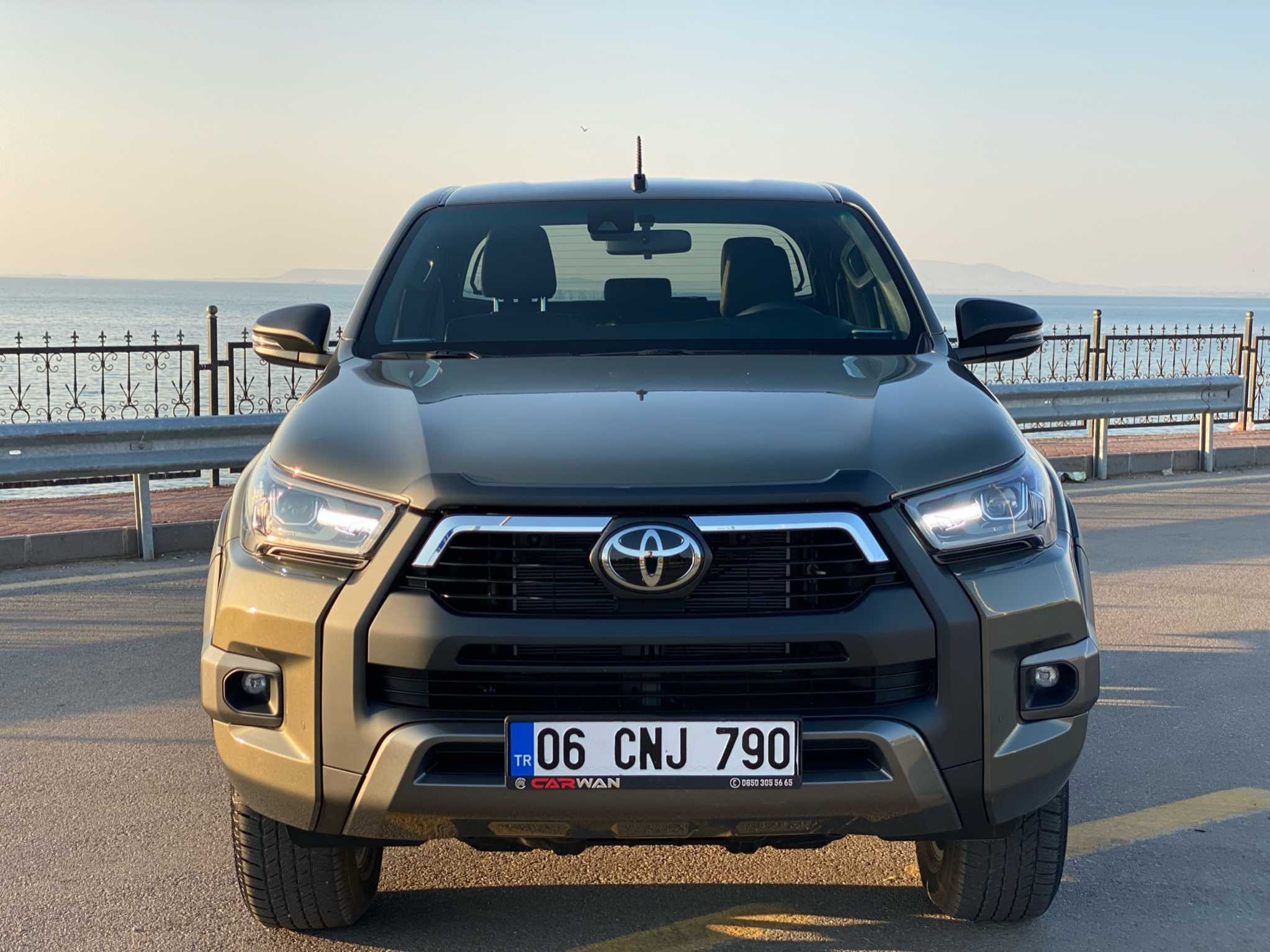 TOYOTA INVINCIBLE 2.4 4X4 